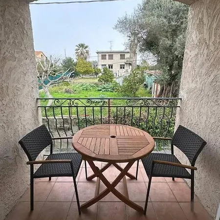Lägenhet Constance 3 - Spacieux En Dernier Etage Antibes