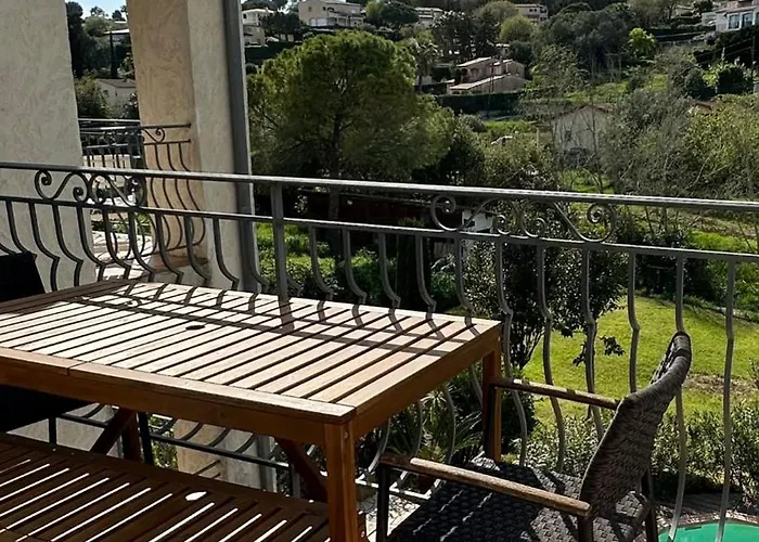 Constance 3 - Spacieux En Dernier étage Appartement Antibes